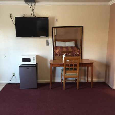 Mission Motel Линууд Екстериор снимка