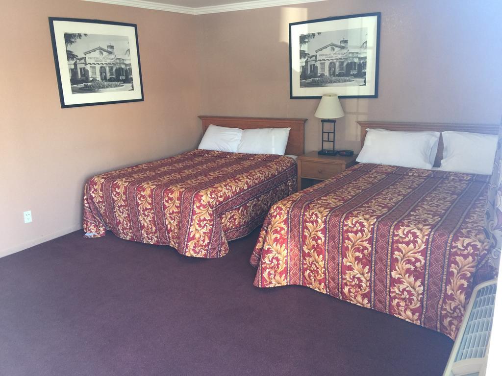 Mission Motel Линууд Екстериор снимка