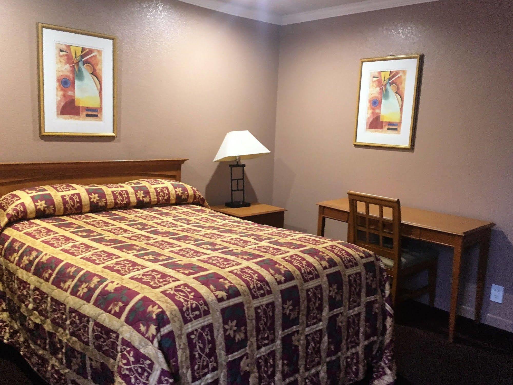 Mission Motel Линууд Екстериор снимка